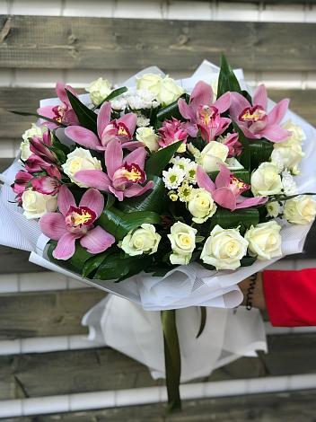 Букет цветов из: Розы и Хризантемы в Гехах
