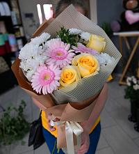 Букет цветов из:  Герберы, Розы и Хризантемы в Гехах