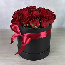 Цветочная композиция из Розы в шляпной коробке в Гехах