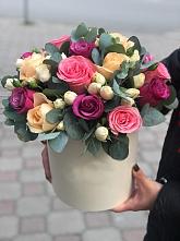 Цветочная композиция из Розы в шляпной коробке в Гехах